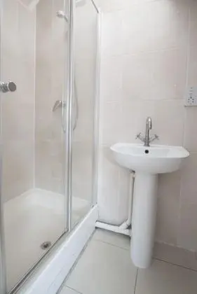 Standard Tek Büyük Yataklı Oda, Ortak Banyo