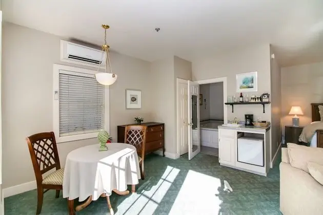 Süit, 1 Büyük (Queen) Boy Yatak ve Çekyat (Courtyard)