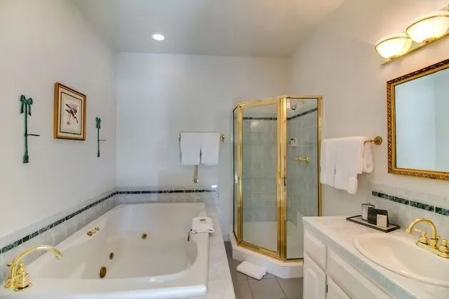 Süit, 1 Büyük (Queen) Boy Yatak ve Çekyat (Courtyard)