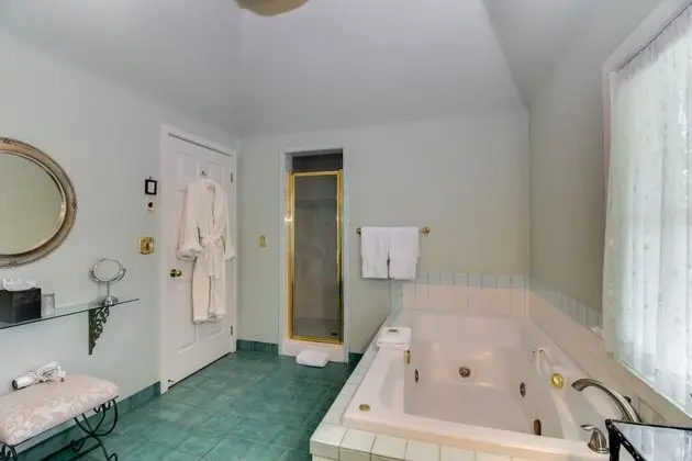 Süit, 1 En Büyük (King) Boy Yatak (Barbara Howard)