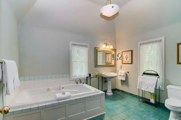 Süit, 1 En Büyük (King) Boy Yatak (Barbara Howard)