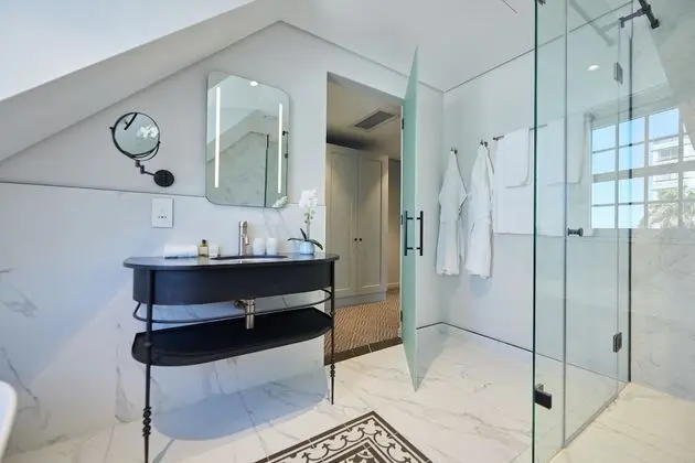 Luxury Balcony Suite