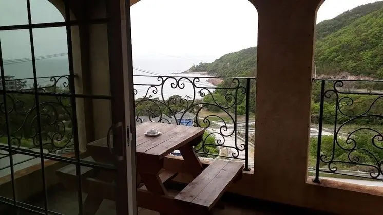 Dasom  (Extra person fee to be paid upon arrival)