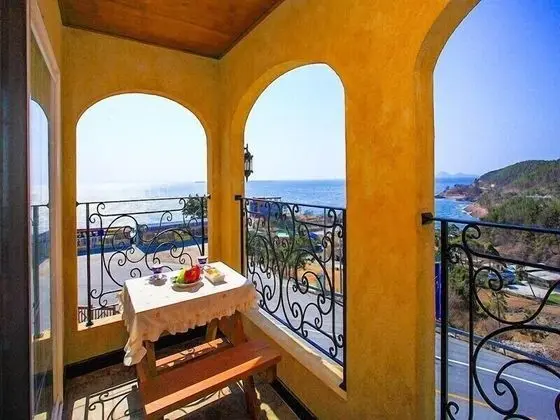 Dasom  (Extra person fee to be paid upon arrival)