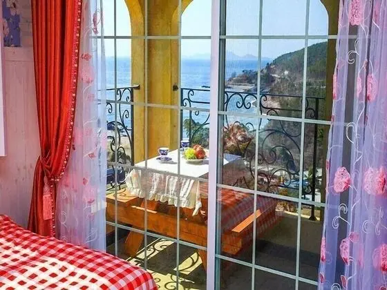 Dasom  (Extra person fee to be paid upon arrival)