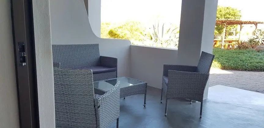 Family room - garden and mountain view