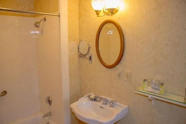 Classic Room, 1 Queen Bed OR 1 Full Bed