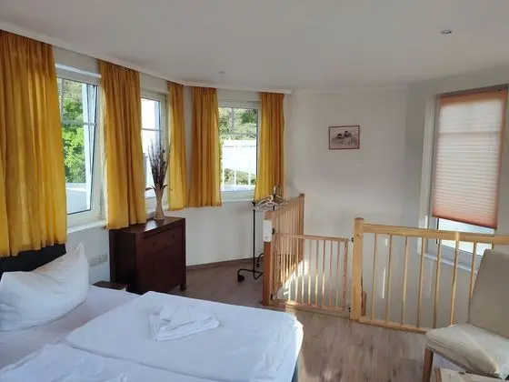 Basic Tek Büyük Yataklı Oda (Turmzimmer)