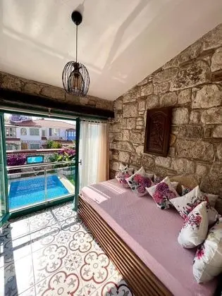 Çift Kişilik, Havuz Manzaralı
