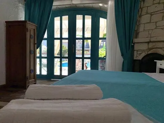 Deluxe Oda, Havuz Manzaralı
