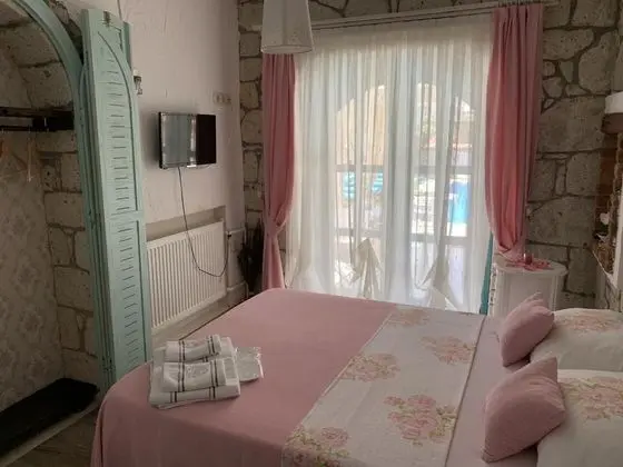 Ekonomik Oda, Havuz Manzaralı