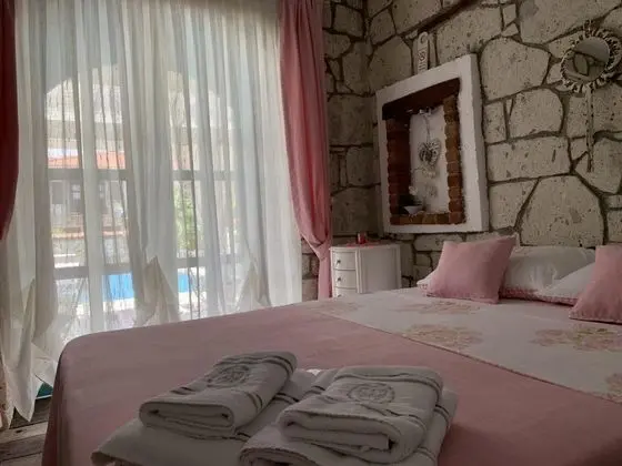 Ekonomik Oda, Havuz Manzaralı