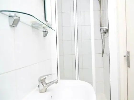 Üç Kişilik Oda, Banyolu/Duşlu