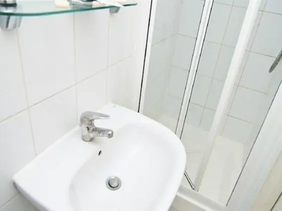 Üç Kişilik Oda, Banyolu/Duşlu