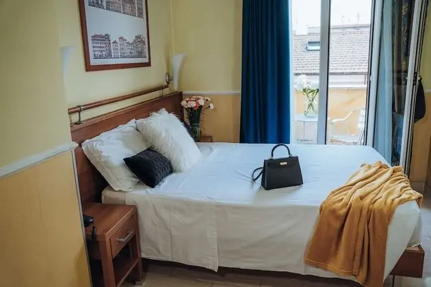 Camera Matrimoniale Smart Con Balcone | Letto Francese