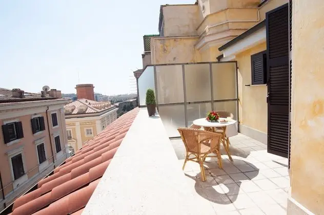 Camera Matrimoniale Smart Con Balcone | Letto Francese