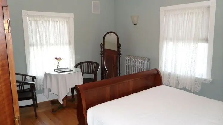 Traditional Tek Büyük Yataklı Oda