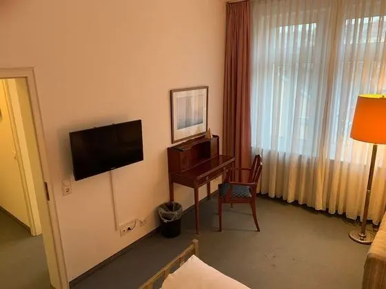 Basic Tek Büyük Yataklı Oda