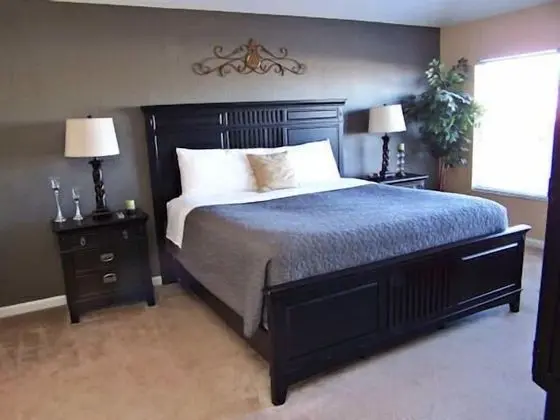 Ev (The Windsor Hills IHR 3076)