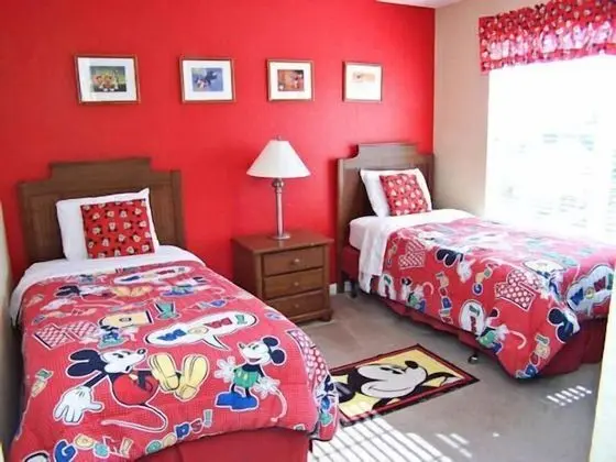 Ev (The Windsor Hills IHR 3076)