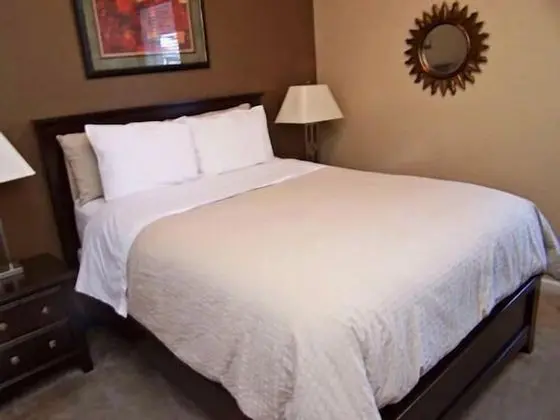 Ev (The Windsor Hills IHR 3076)