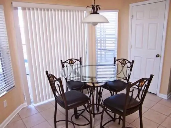 Ev (The Windsor Hills IHR 3076)