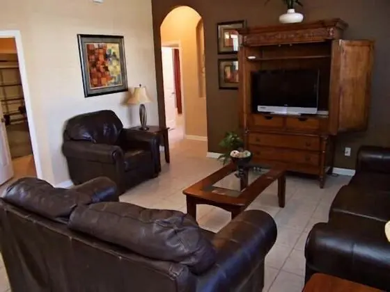 Ev (The Windsor Hills IHR 3076)