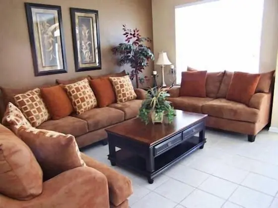 Ev (The Windsor Hills IHR 3076)