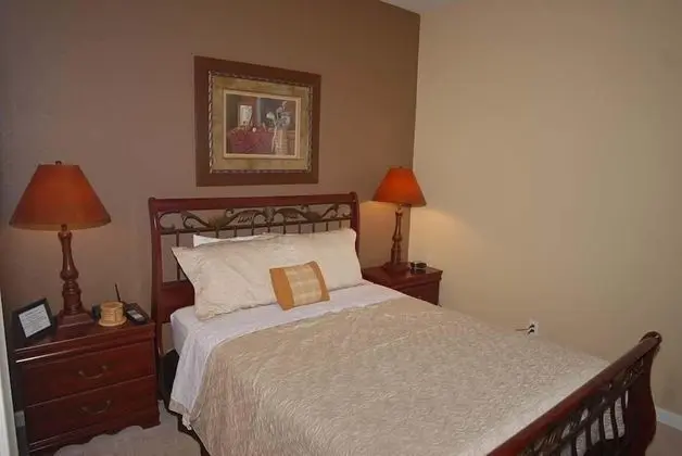 Ev (The Windsor Hills IHR 3077)