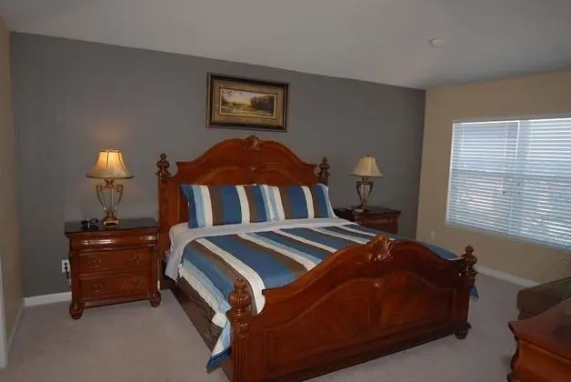 Ev (The Windsor Hills IHR 3077)