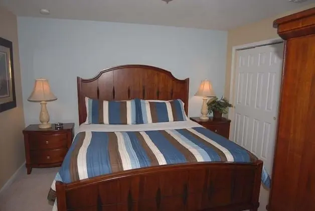 Ev (The Windsor Hills IHR 3077)