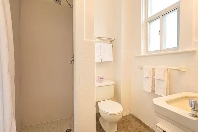 Premium Oda, 1 En Büyük (King) Boy Yatak, Sigara İçilmez, Özel Banyo