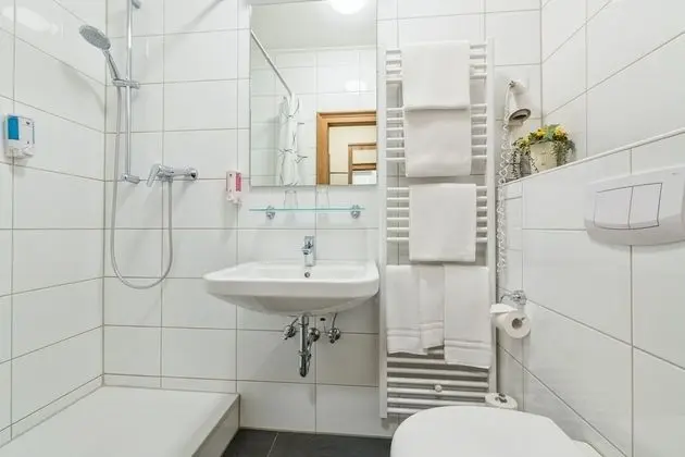 Üç Kişilik Oda