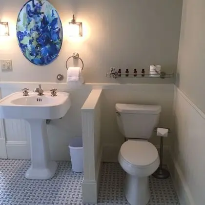 Theodore Roosevelt Suite, 1 Queen Bed, Deep soaking tub, Propane fireplace, Library access