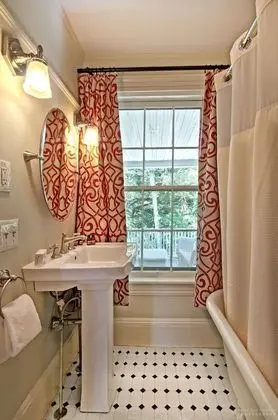 Woodrow Wilson Suite, 1 King Bed, Petite claw foot tub, Fireplace, Private porch, Library Access