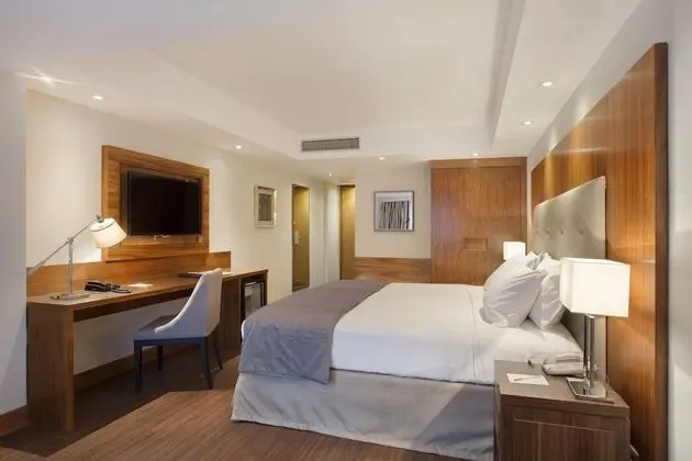 Superior Executivo com Cama Casal