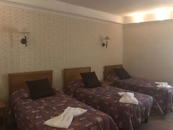 Üç Kişilik Oda