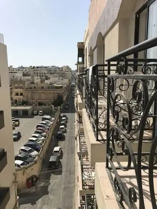 Üç Kişilik Oda