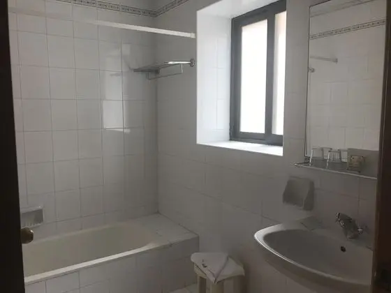 Üç Kişilik Oda