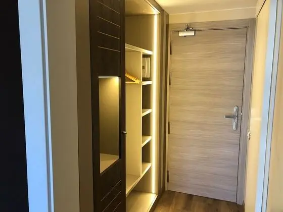 Superior Tek Büyük Yataklı Oda, Teras, Havuz Manzaralı