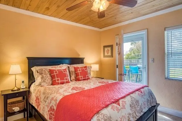 Ev (Windswept Beach House)