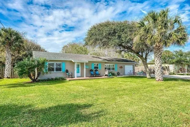 Ev (Windswept Beach House)