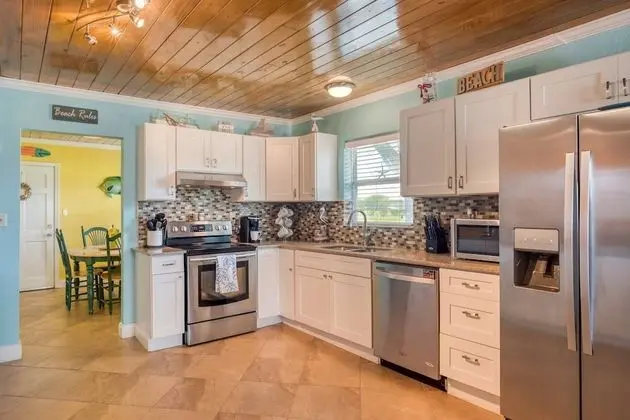 Ev (Windswept Beach House)