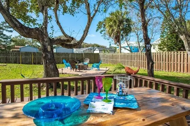 Ev (Windswept Beach House)