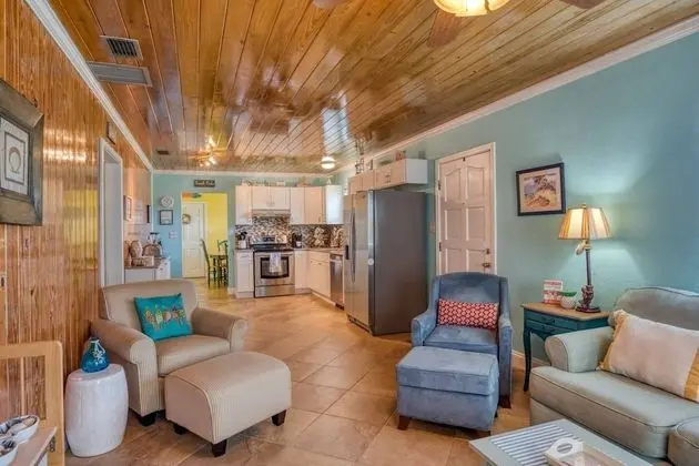 Ev (Windswept Beach House)