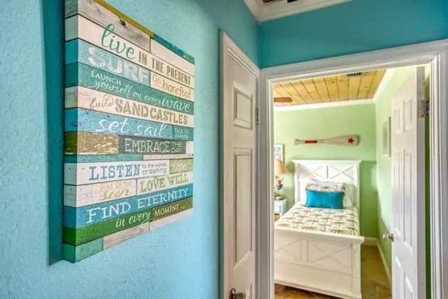 Ev (Windswept Beach House)