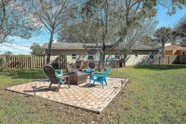 Ev (Windswept Beach House)