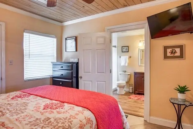 Ev (Windswept Beach House)