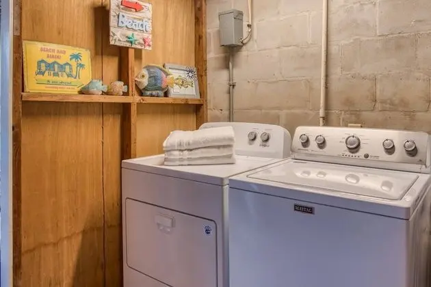 Ev (Windswept Beach House)