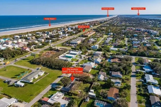 Ev (Windswept Beach House)